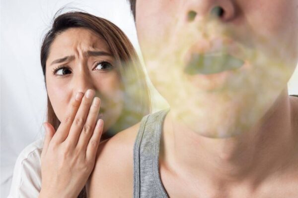 10 دلیل بروز بوی بد دهان و راهکار ها
