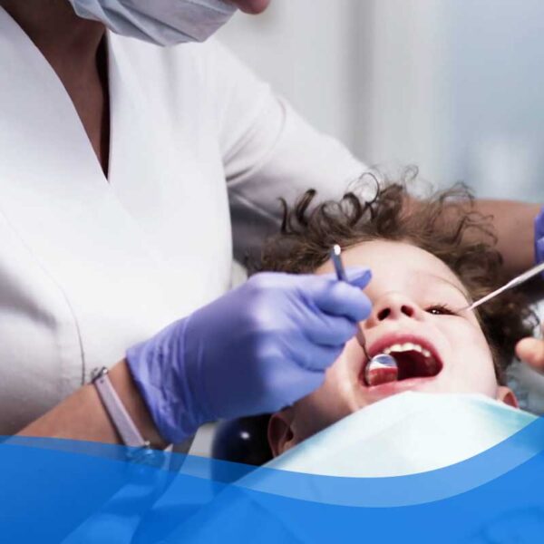 معاینه دندانپزشک اطفال