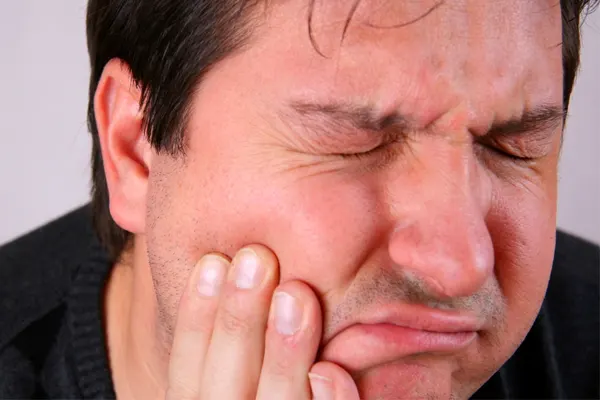 عفونت ایمپلنت دندان