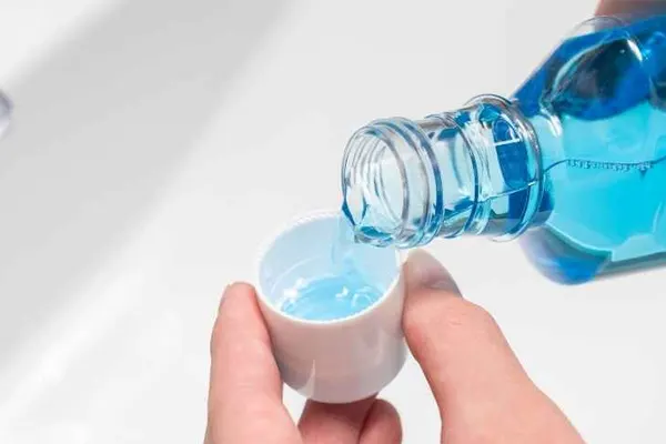 بهترین دهانشویه برای ایمپلنت